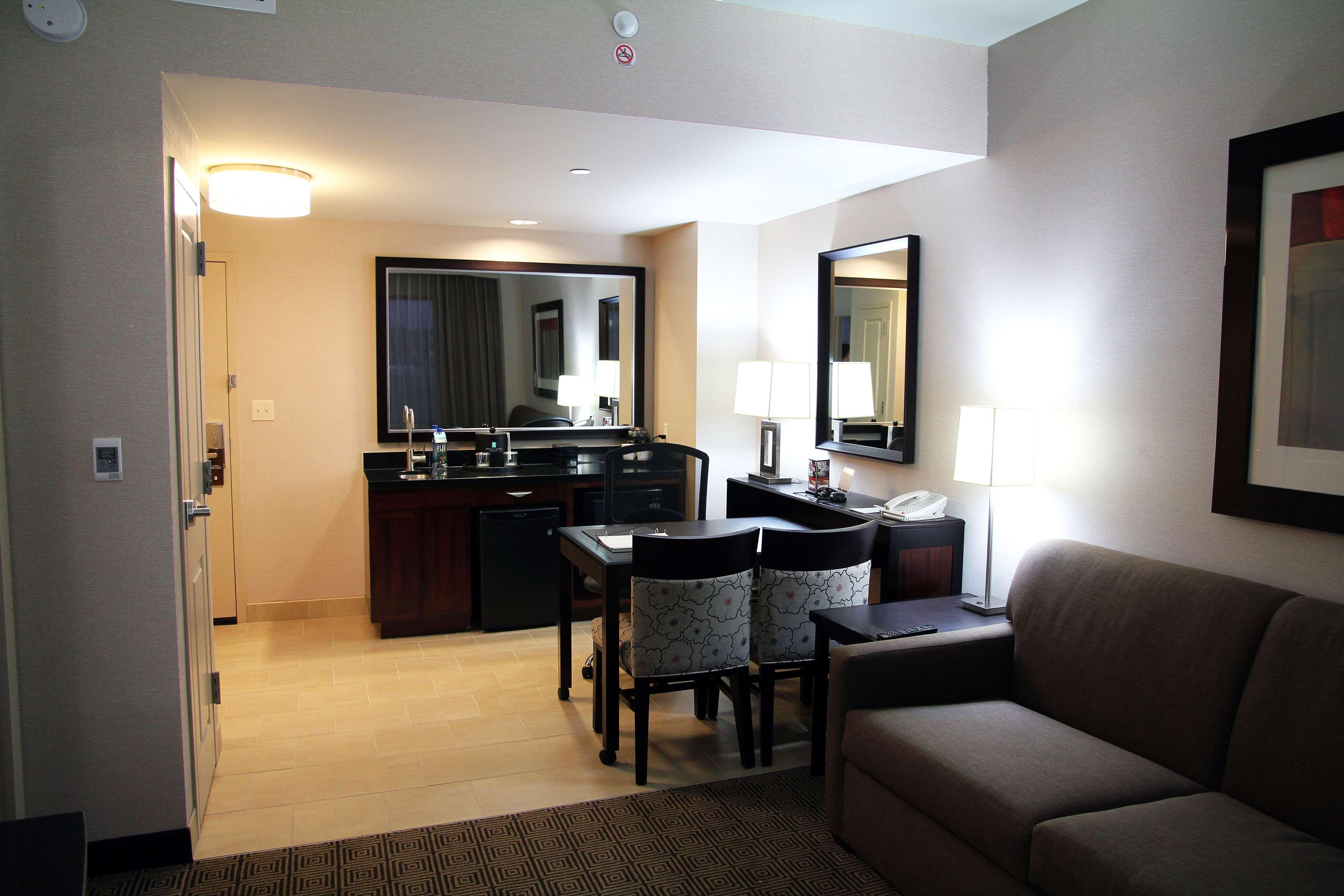 Embassy Suites Ontario - Airport Bilik gambar