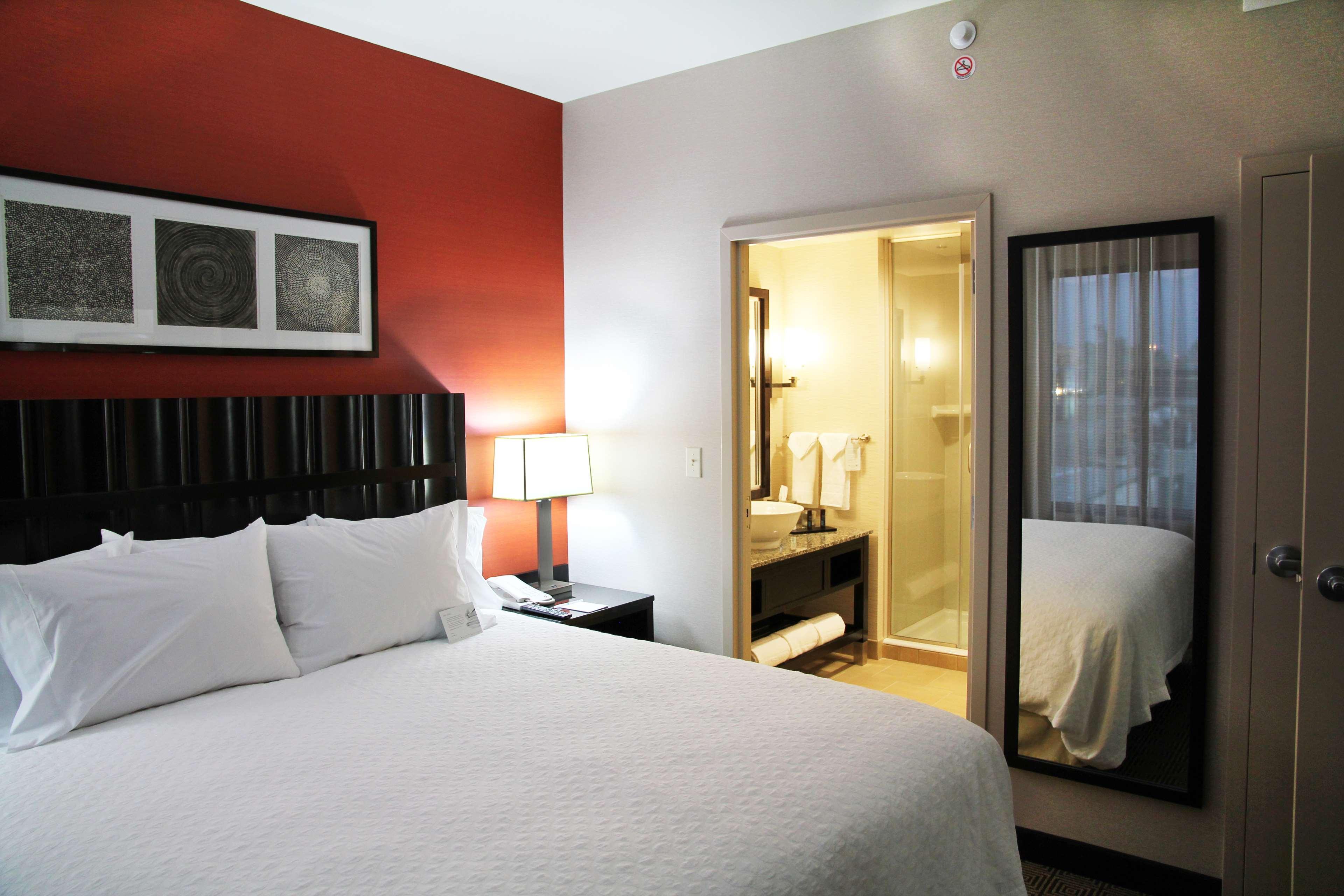 Embassy Suites Ontario - Airport Bilik gambar