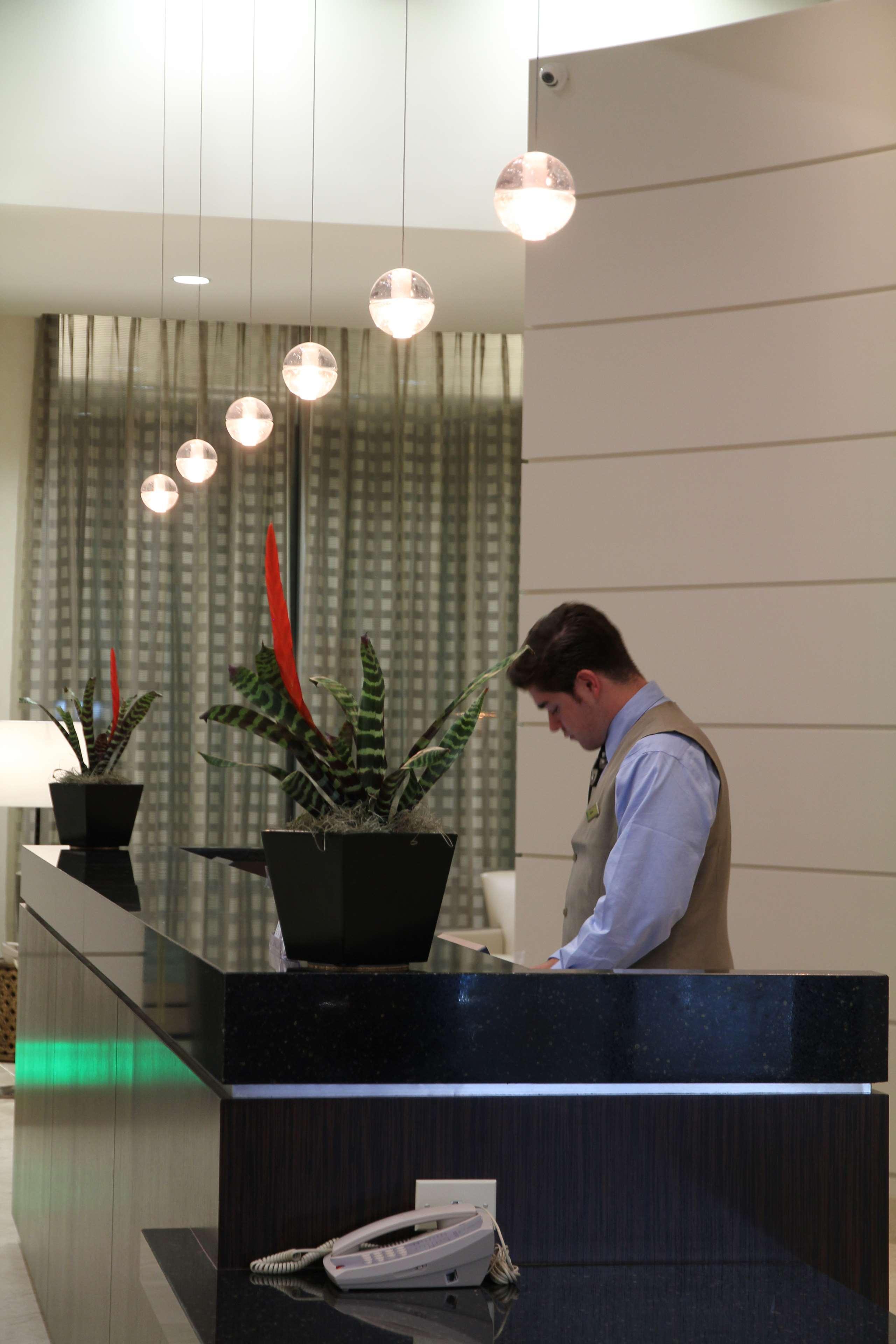 Embassy Suites Ontario - Airport Dalaman gambar