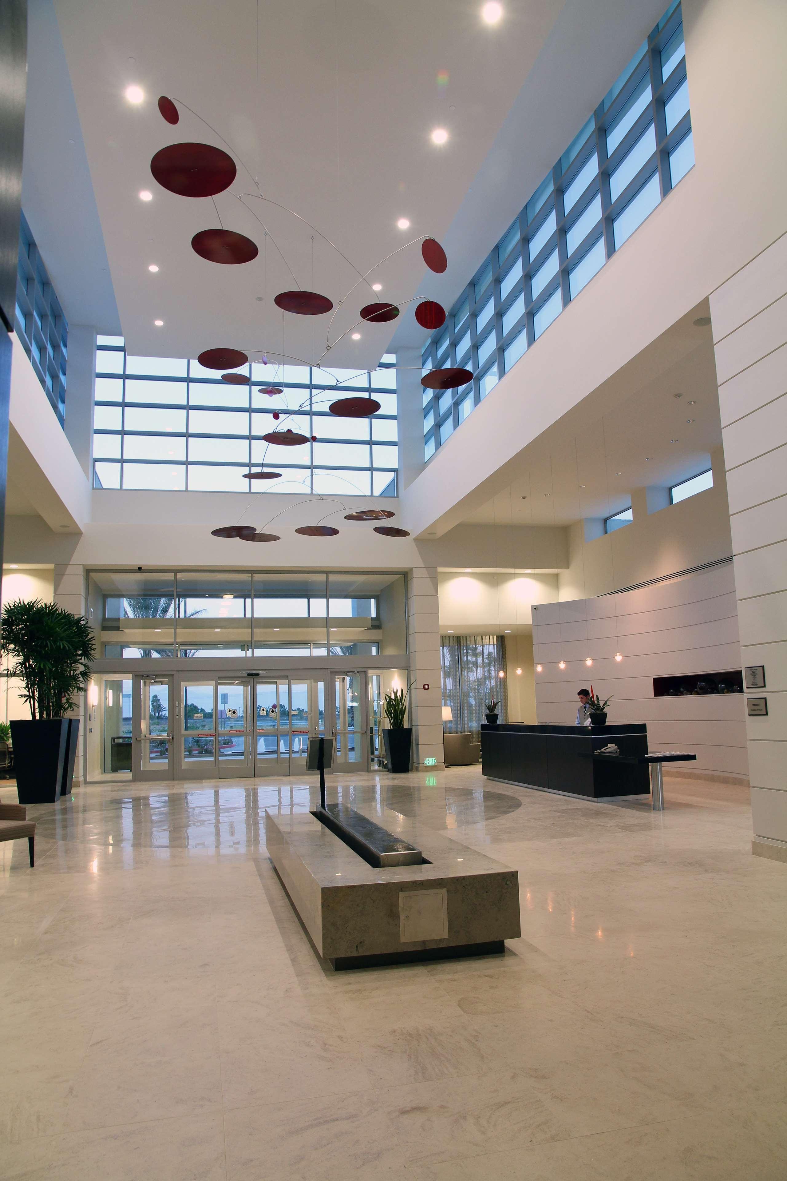 Embassy Suites Ontario - Airport Dalaman gambar