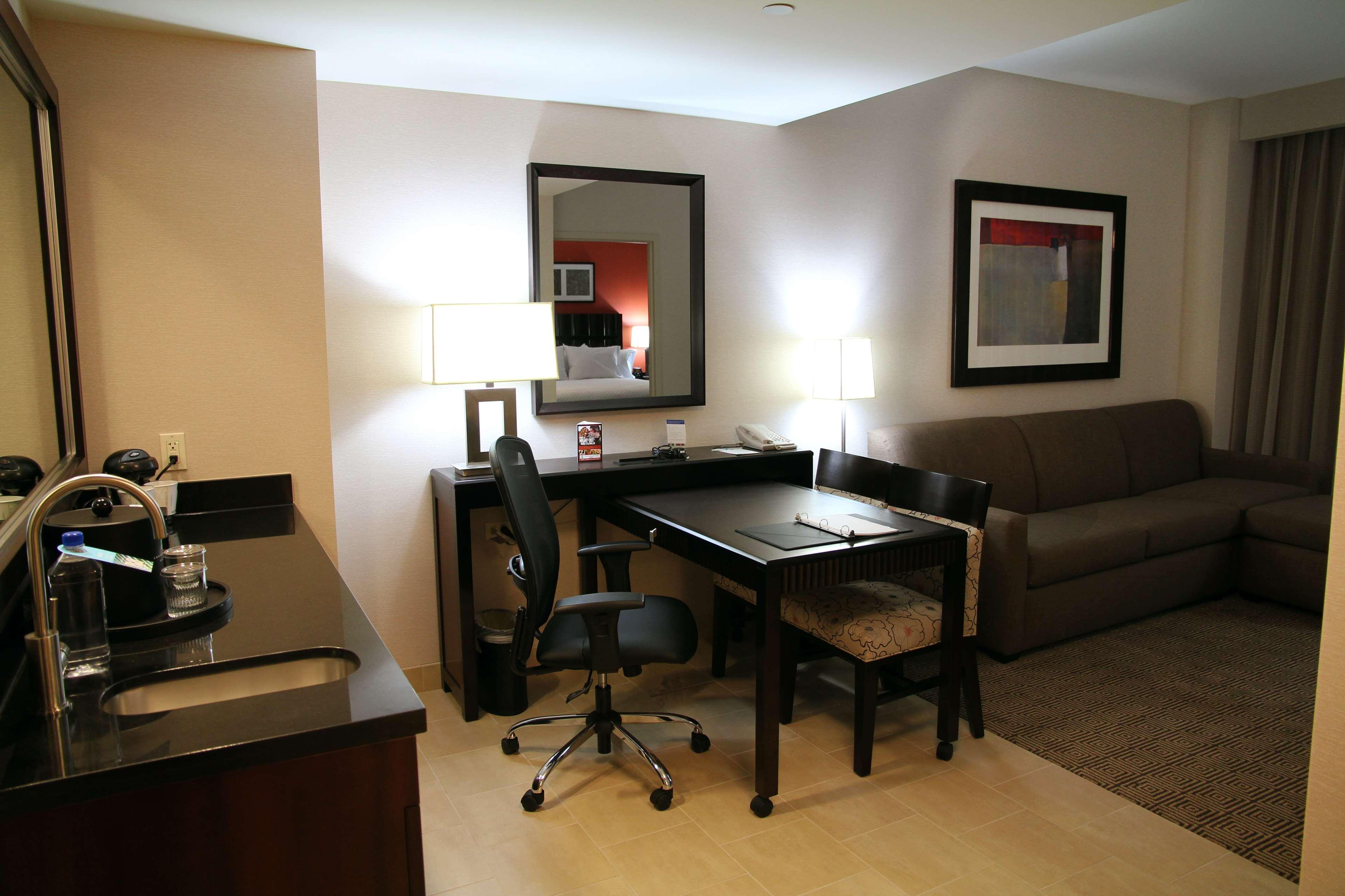 Embassy Suites Ontario - Airport Bilik gambar